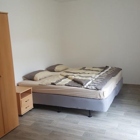 Apartman U Cerveneho Kostela Теплице Екстериор снимка