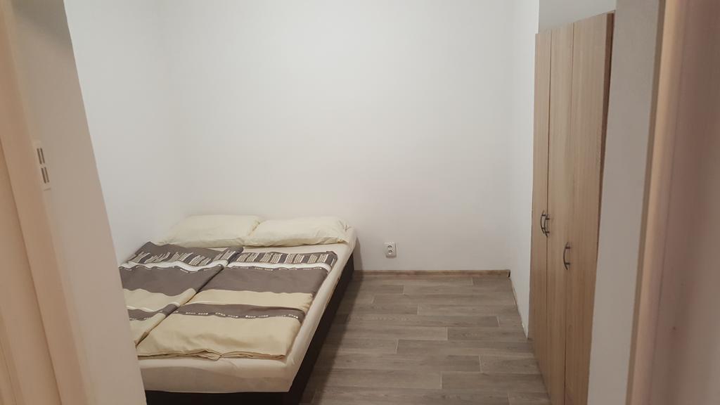 Apartman U Cerveneho Kostela Теплице Екстериор снимка