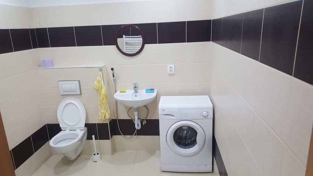 Apartman U Cerveneho Kostela Теплице Екстериор снимка